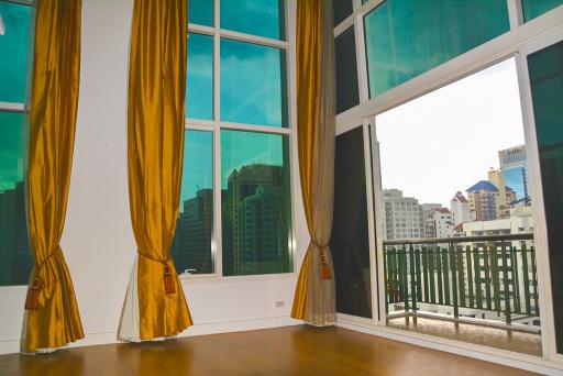 3-bedroom duplex penthouse for sale close to BTS Asok