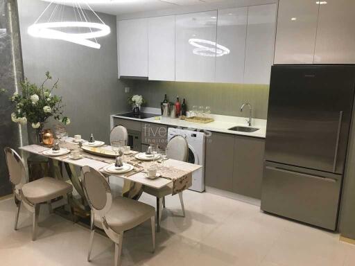 2-bedroom modern condo between Nana & Ploenchit BTS stations