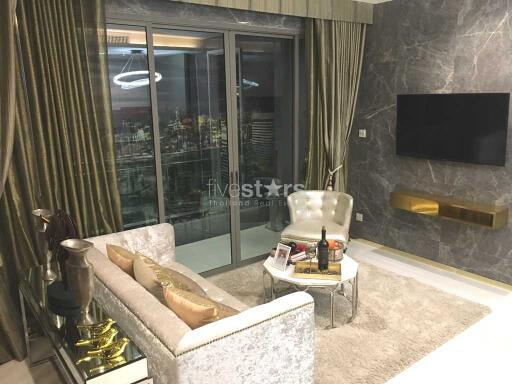 2-bedroom modern condo between Nana & Ploenchit BTS stations