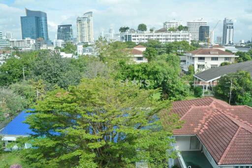 3-bedroom very spacious condo in mid-rise cozy residence