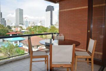 3-bedroom very spacious condo in mid-rise cozy residence