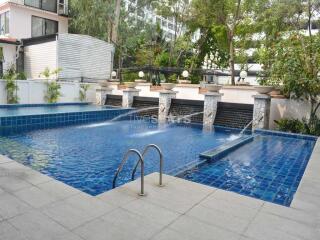 3-bedroom very spacious condo in mid-rise cozy residence