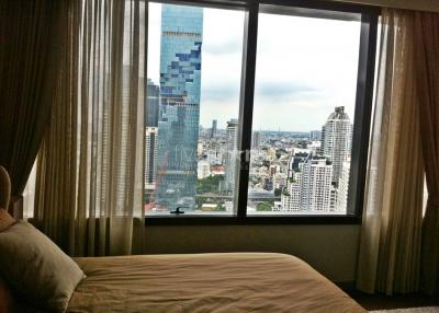 2-bedroom modern condo in Silom