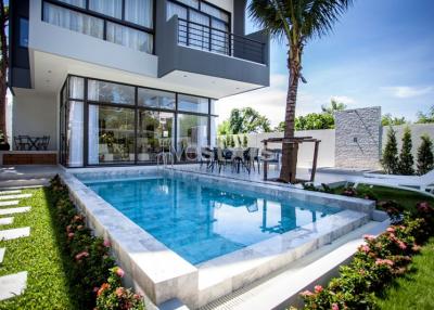 3-bedrooms pool villa for sale close to Nai Harn beach