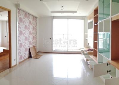 1-bedroom spacious high floor unit for sale close to BTS Chong Nonsi