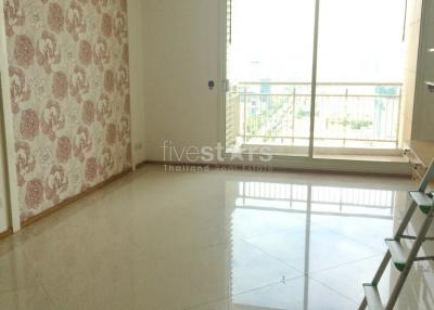 1-bedroom spacious high floor unit for sale close to BTS Chong Nonsi