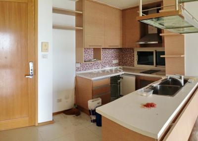 1-bedroom spacious high floor unit for sale close to BTS Chong Nonsi