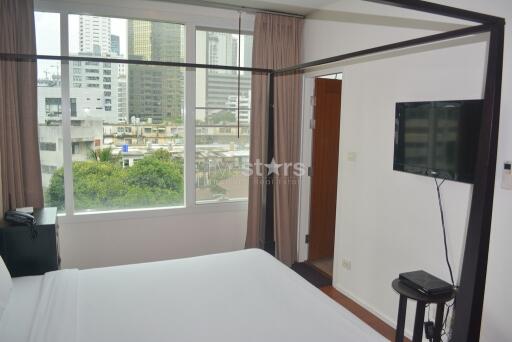 2-bedroom corner unit in modern residence in the Asoke area