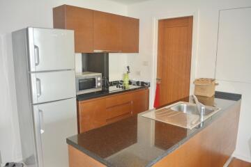 2-bedroom corner unit in modern residence in the Asoke area