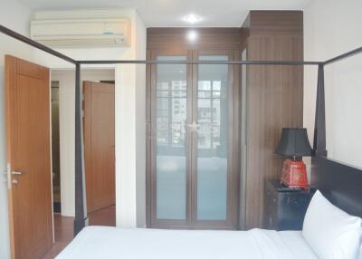 2-bedroom corner unit in modern residence in the Asoke area