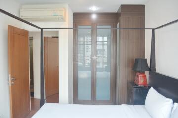 2-bedroom corner unit in modern residence in the Asoke area