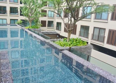 2-bedroom corner unit in modern residence in the Phromphong area