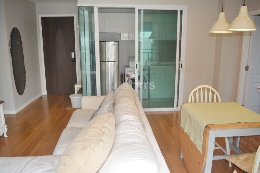 2-bedroom corner unit in modern residence in the Phromphong area