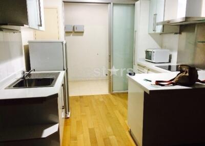 2 bedroom condo for sale close to the BTS Phromphong station