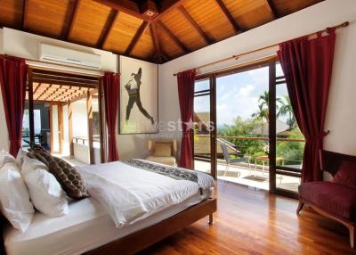 Luxury villa with stunning sea views close to Surin