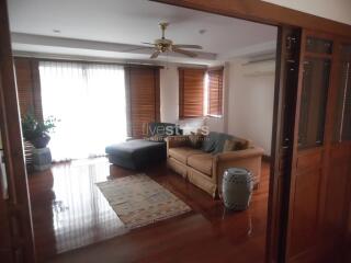 3-bedroom low rise condo for sale located to Phromphong BTS stations