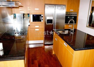 Beautifully designed 2 bedroom apartment near Thonglor BTS station