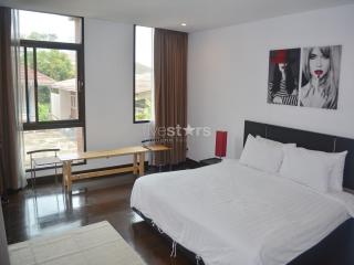 3-bedroom condo in a nice low rise residence close to BTS Ekamai