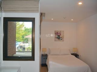 3-bedroom condo in a nice low rise residence close to BTS Ekamai