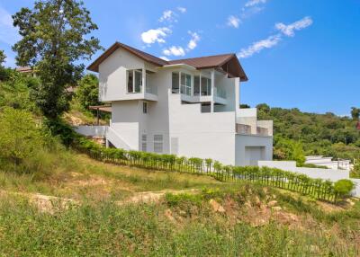 Semi-detached houses with pool and sea view in Choeng Mon