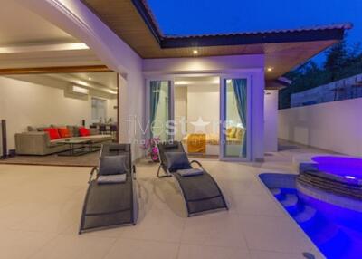 Tropical and modern 2-bedroom villa with pool