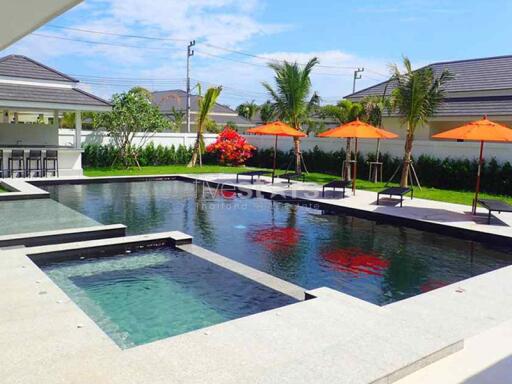 Hua Hin— Cha Am Villas comprises of 3 bedrooms and private pool