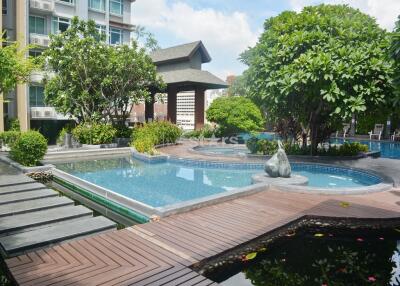 1-bedroom high floor condo in the Nana/Petchaburi area