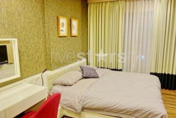 Modern 2-bedroom condominium for sale close to BTS Phrakanong