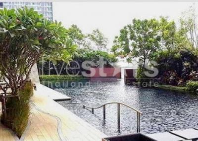 Modern 2-bedroom condominium for sale close to BTS Phrakanong