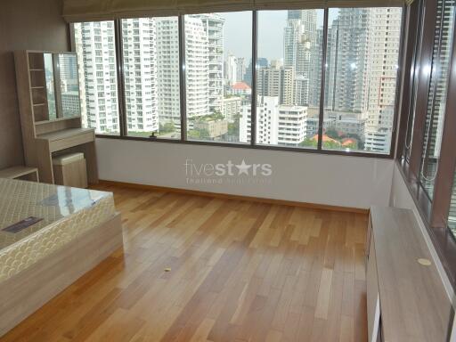 2-bedroom modern duplex close to BTS Phrom Phong