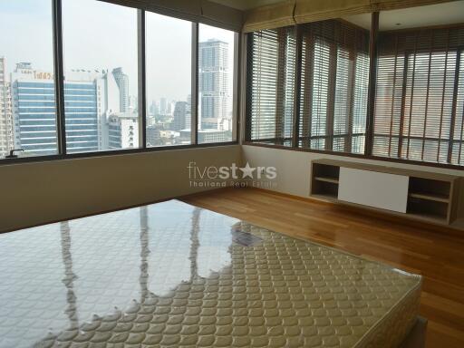 2-bedroom modern duplex close to BTS Phrom Phong