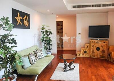 2-bedroom condo for sale within easy reach of BTS Phromphong