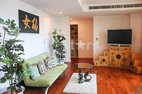 2-bedroom condo for sale within easy reach of BTS Phromphong