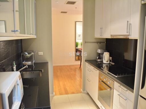 2-bedroom high floor condo close to Asok intersection