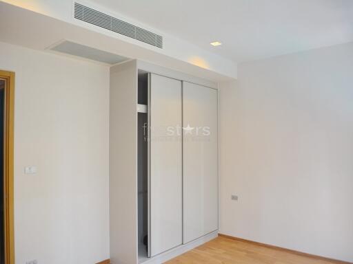 2-bedroom high end condo close to BTS Nana