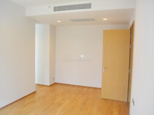 2-bedroom high end condo close to BTS Nana