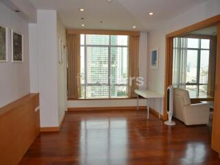 Spacious 1-bedroom riverside condo