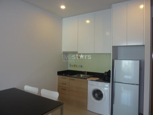 Highrise 1 bedroom condo in Sukhumvit Asok -Petchaburi area