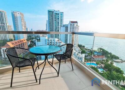 Condo in Wongamat Next to the Beach for Sale!