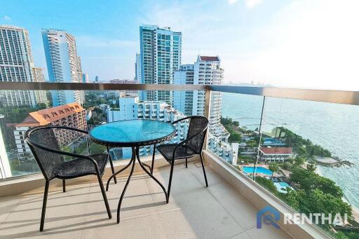 Condo in Wongamat Next to the Beach for Sale!