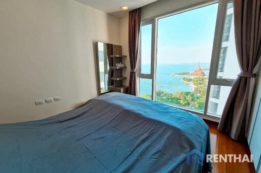 Condo in Wongamat Next to the Beach for Sale!