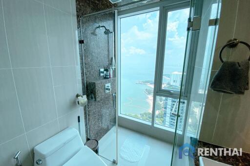 Condo in Wongamat Next to the Beach for Sale!