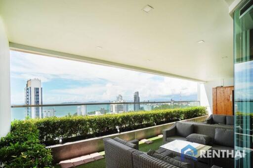 The Peak Towers Condominium on Pratumnak hill 2 bedroom 92 sq.m. Sea view