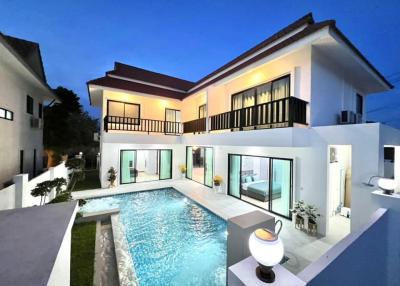 Luxury 2 Storey Pool Villa In Siam Country Club For Sale