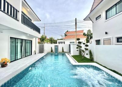 Luxury 2 Storey Pool Villa In Siam Country Club For Sale