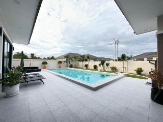 Modern Luxury Pool Villa In Garden Ville 7 Huay Yai For Sale