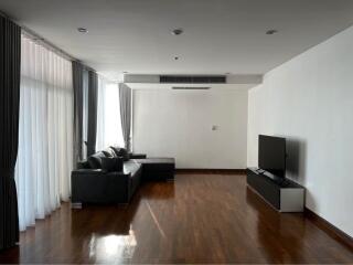 Pet Friendly! Grand Langsuan 3-Bedroom 2-Bathroom Fully-Furnished Condo for Rent