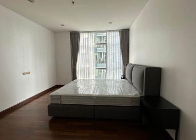 Pet Friendly! Grand Langsuan 3-Bedroom 2-Bathroom Fully-Furnished Condo for Rent