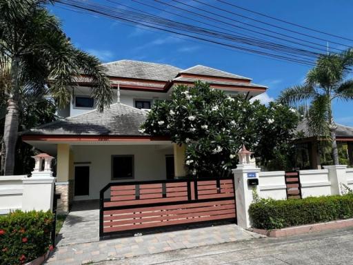 2 Storey Luxury House In Baan Dusit Pattaya Lake 2 For Sale