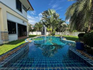 2 Storey Luxury House In Baan Dusit Pattaya Lake 2 For Sale